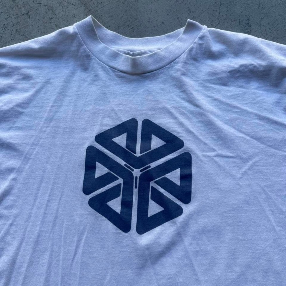 Vintage 80s Apple Tech Escher Art Geometric Center Hit Silicon Graphic Shirt